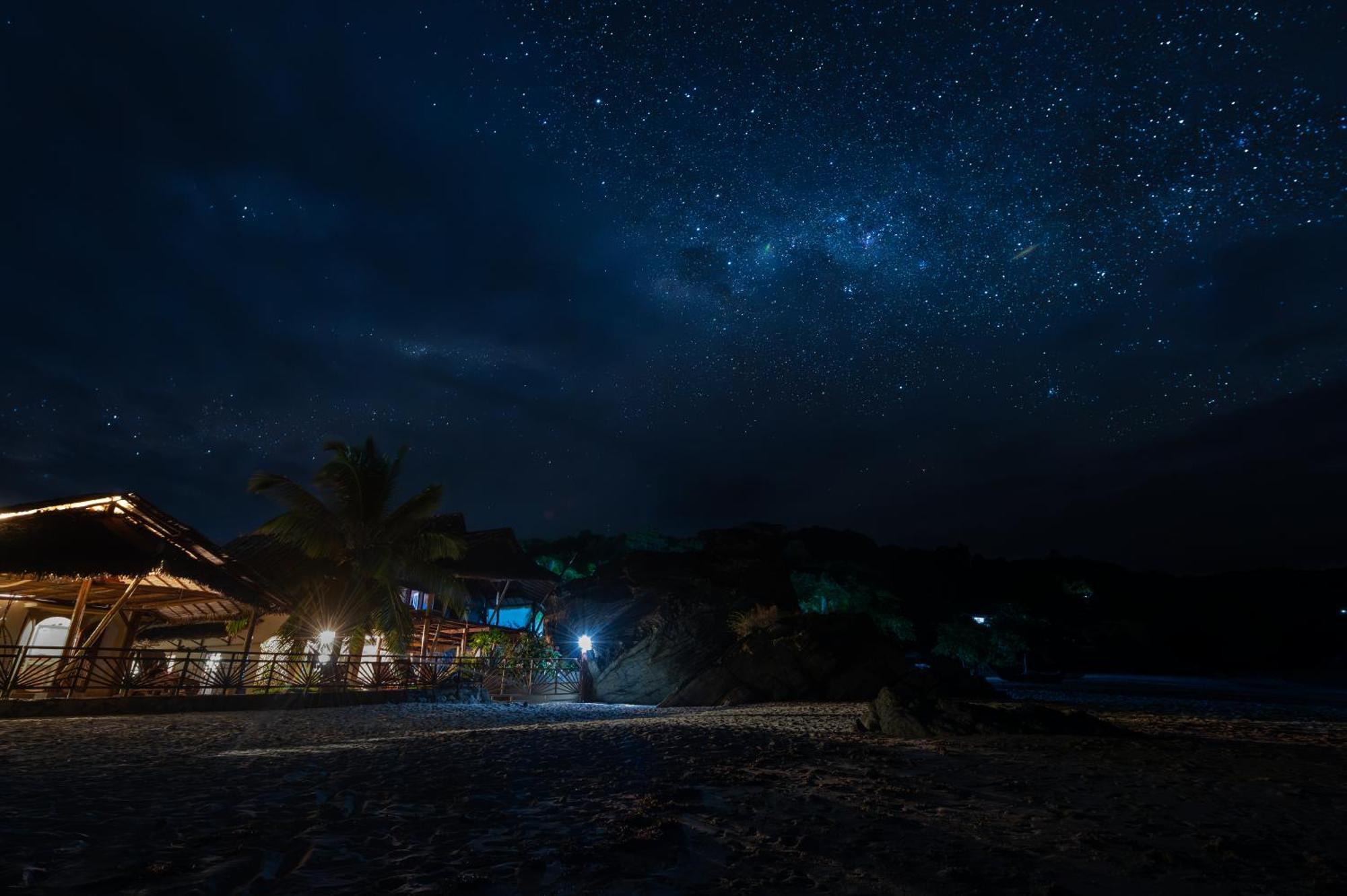 Shambala Madagascar: Beachfront Lodge And Adventures Ambolobozo エクステリア 写真