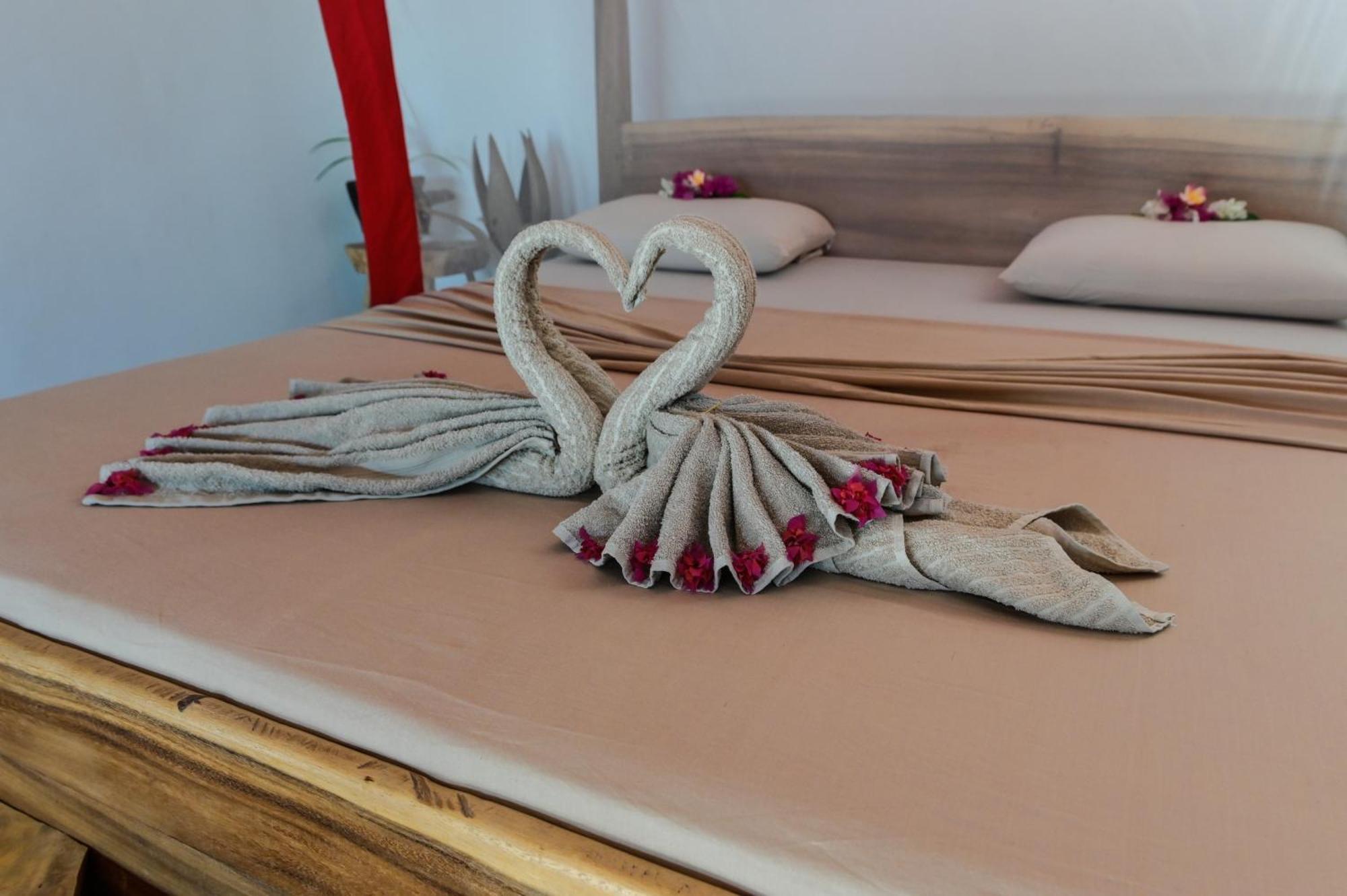 Shambala Madagascar: Beachfront Lodge And Adventures Ambolobozo エクステリア 写真