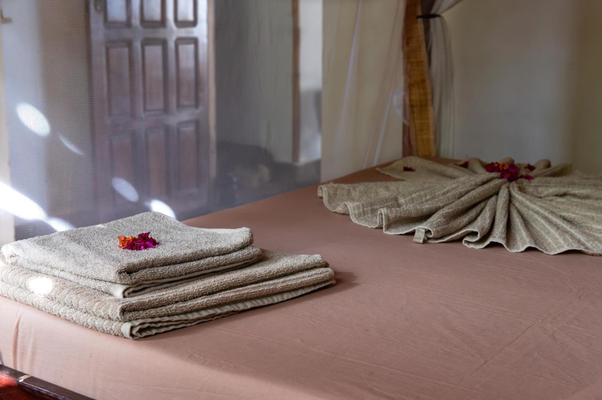 Shambala Madagascar: Beachfront Lodge And Adventures Ambolobozo エクステリア 写真