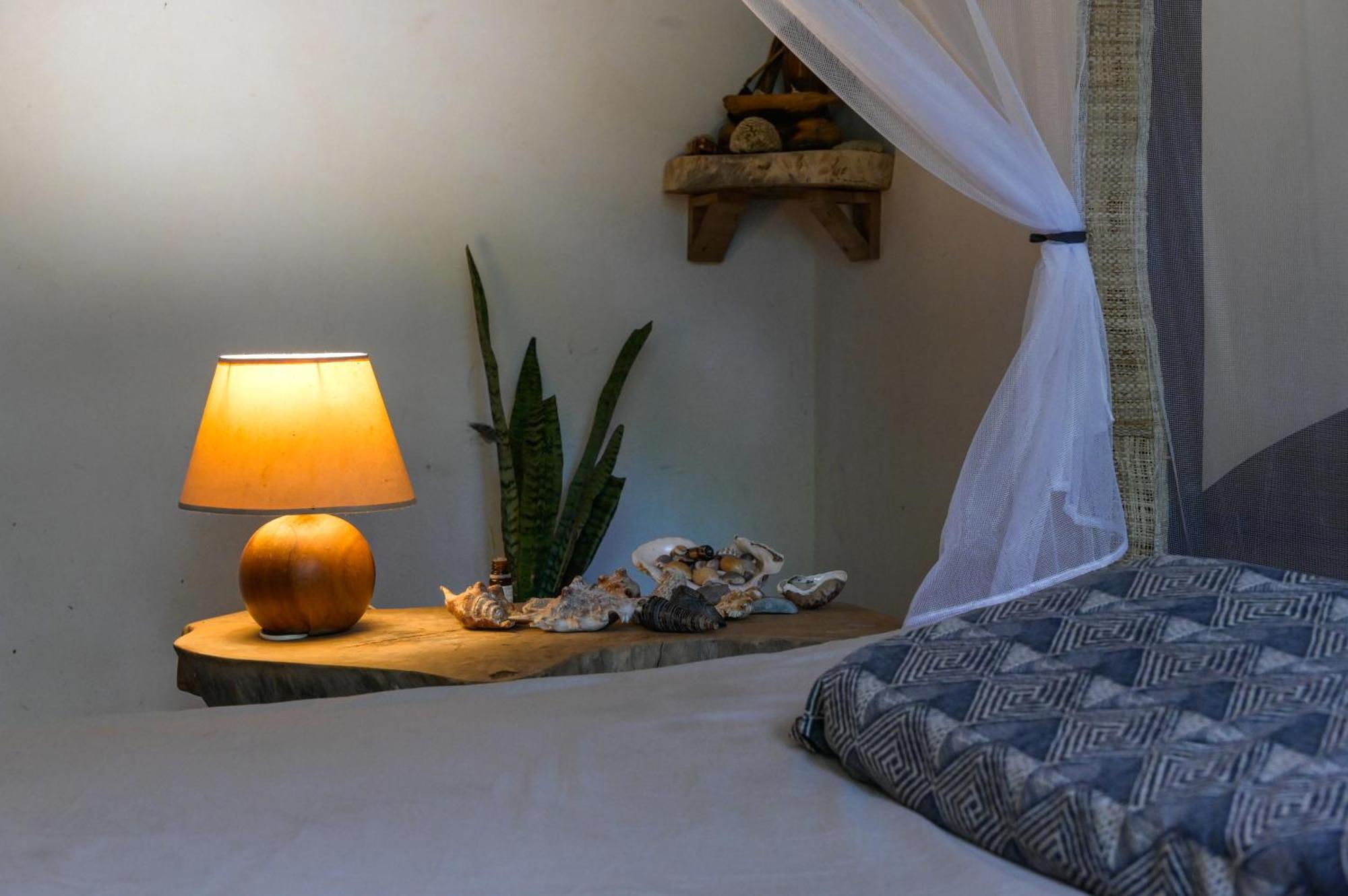 Shambala Madagascar: Beachfront Lodge And Adventures Ambolobozo エクステリア 写真