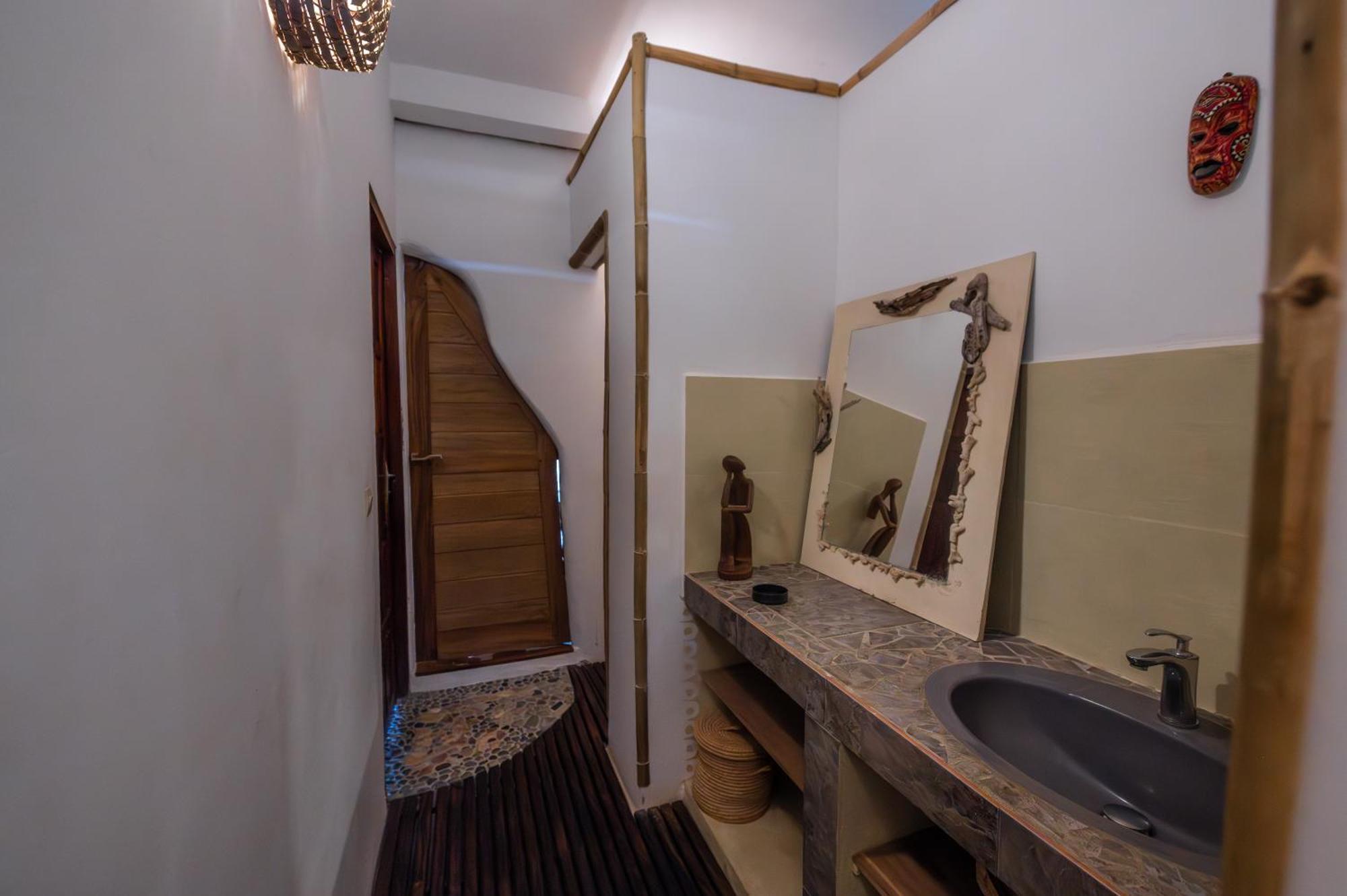 Shambala Madagascar: Beachfront Lodge And Adventures Ambolobozo エクステリア 写真
