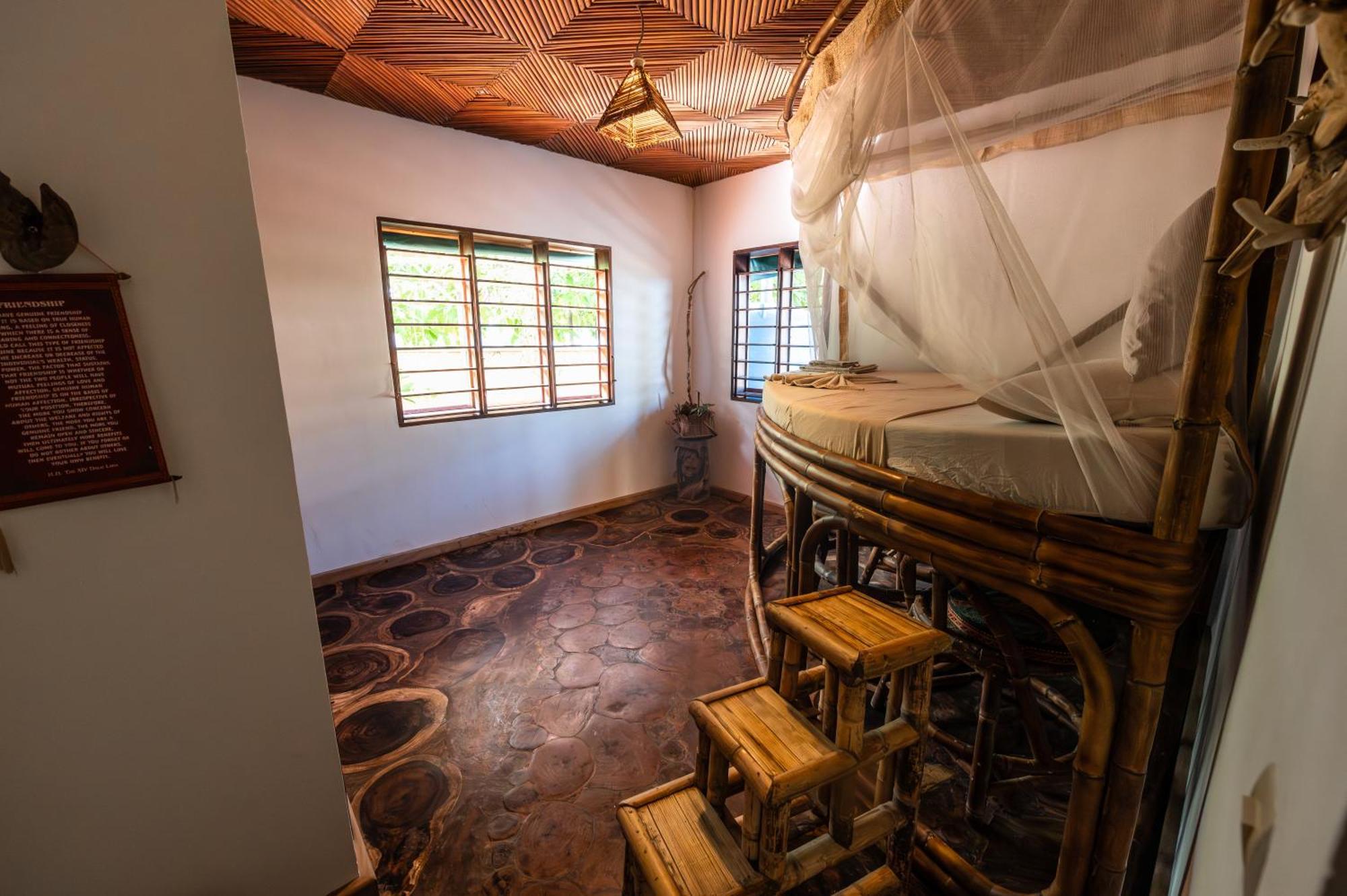 Shambala Madagascar: Beachfront Lodge And Adventures Ambolobozo エクステリア 写真