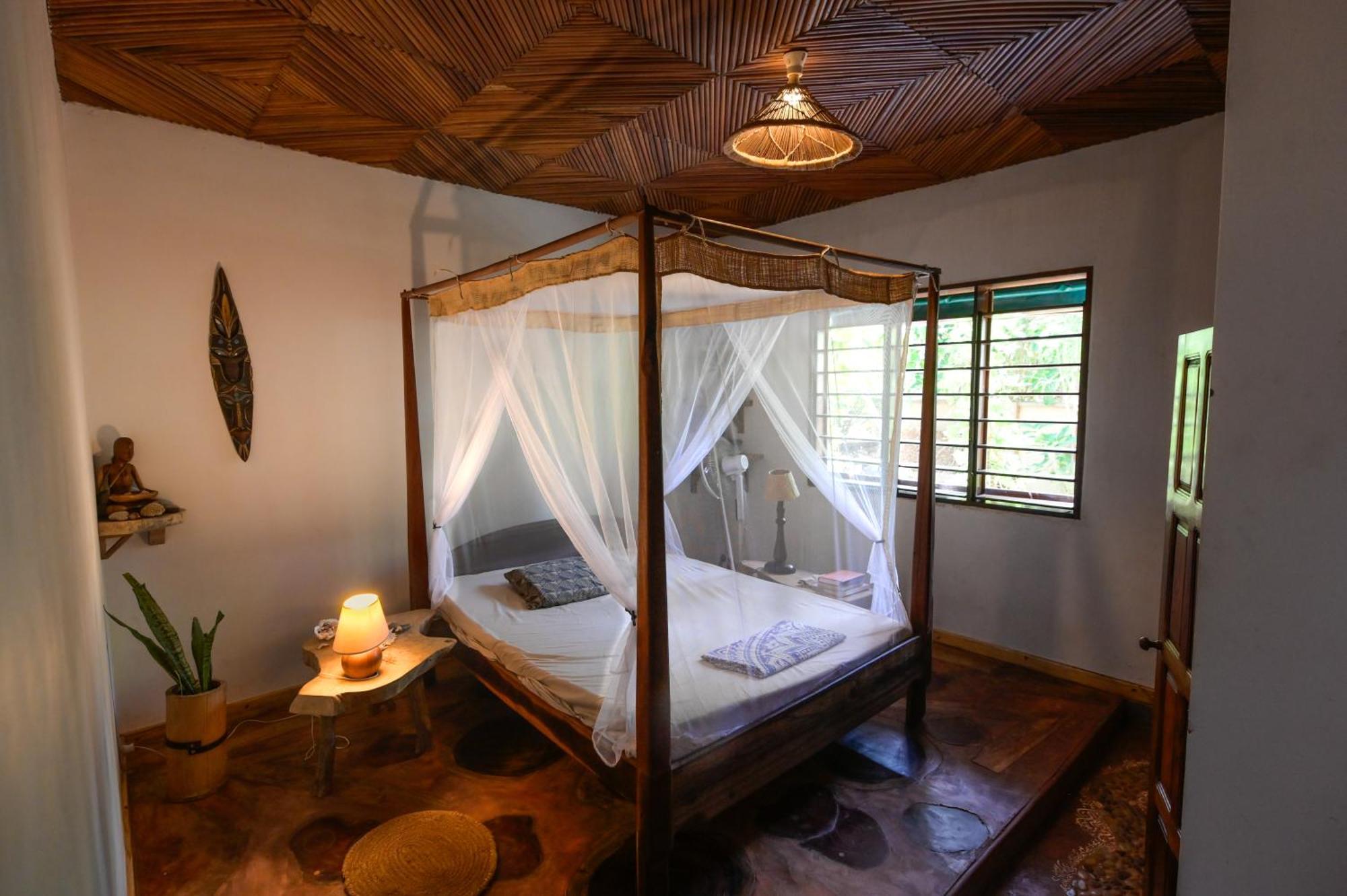 Shambala Madagascar: Beachfront Lodge And Adventures Ambolobozo エクステリア 写真