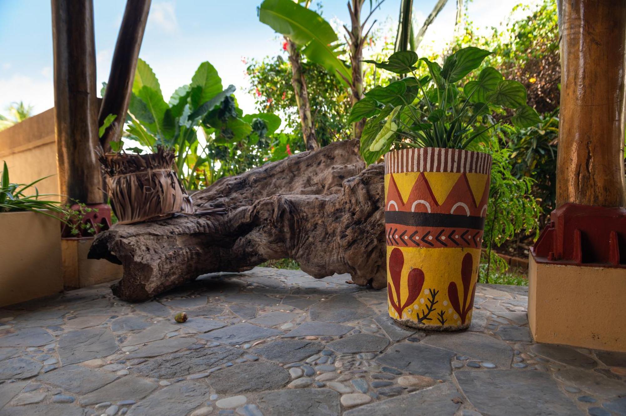 Shambala Madagascar: Beachfront Lodge And Adventures Ambolobozo エクステリア 写真